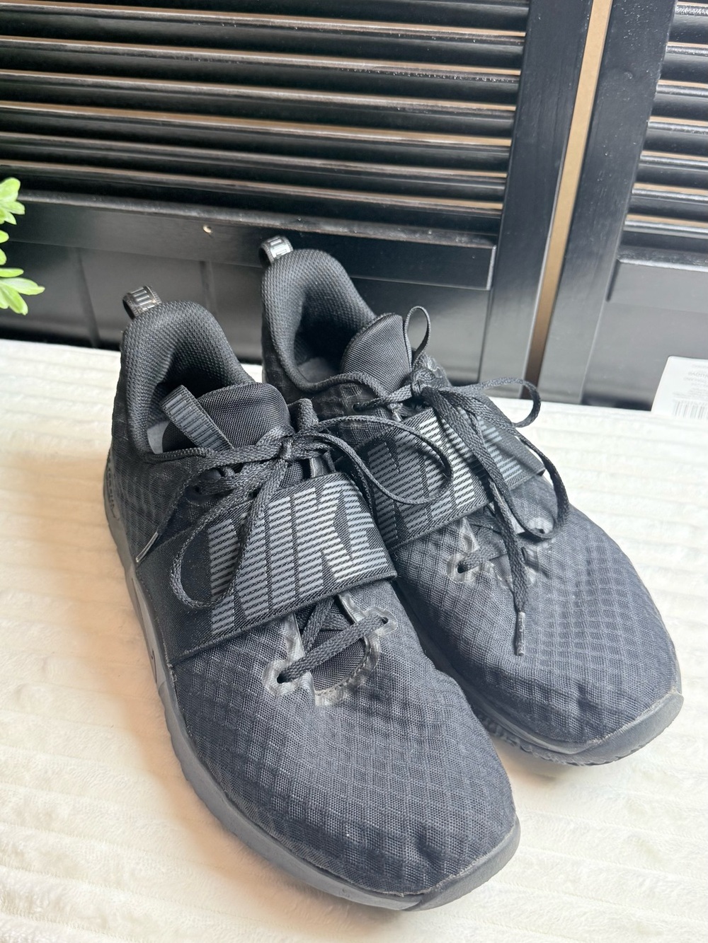 Nike women Black Athletic Training Shoes with Strap